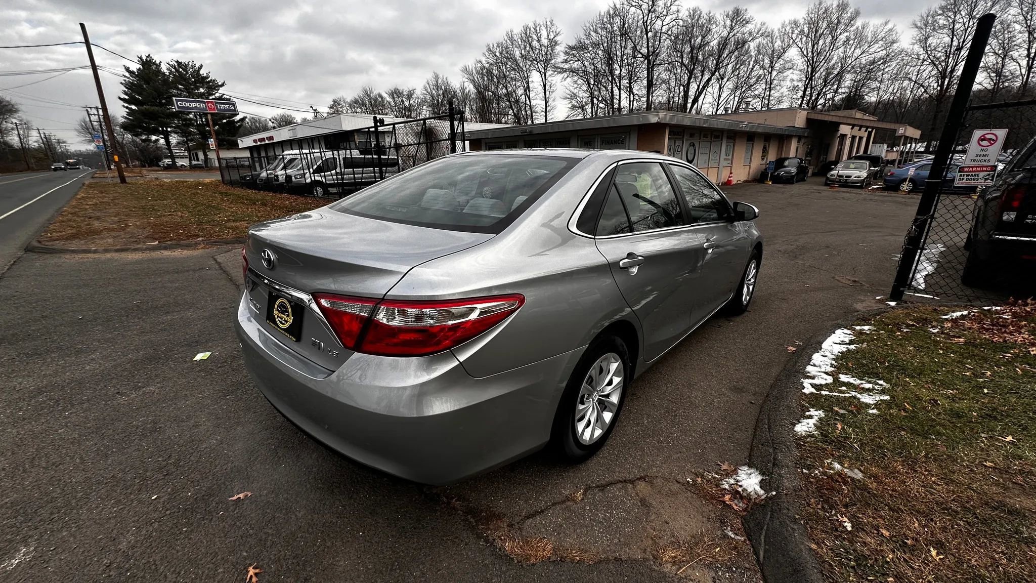 Used 2015 Toyota Camry LE image 5