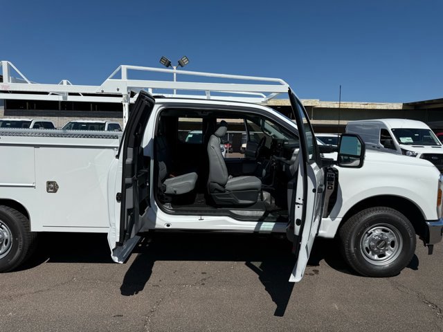 New 2026 Ford F250 XL w/ XL Chrome Package image 25