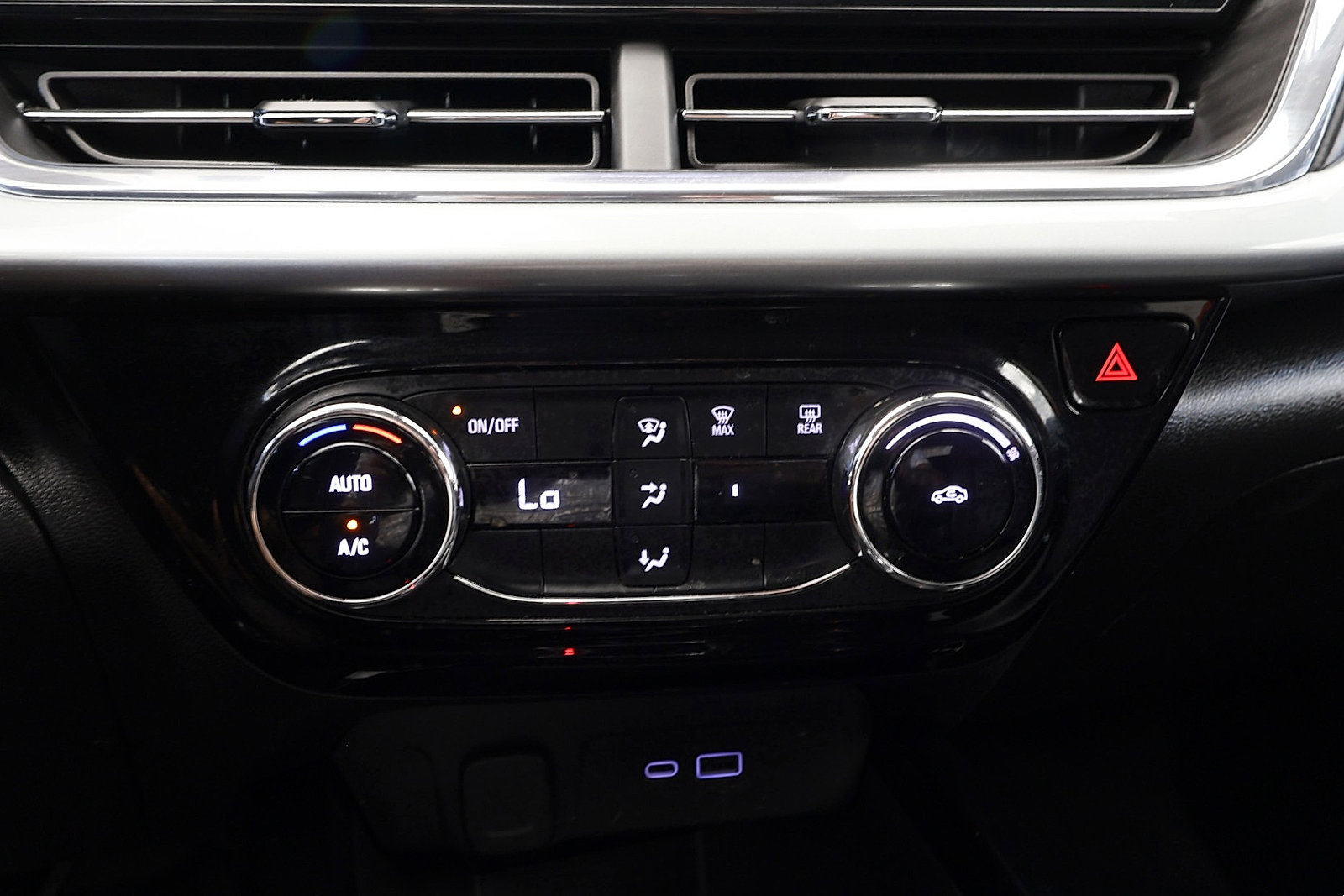 Used 2025 Chevrolet Trax LT FWD image 22