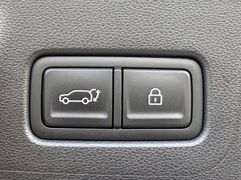 Used 2024 Hyundai Santa Fe Limited image 11