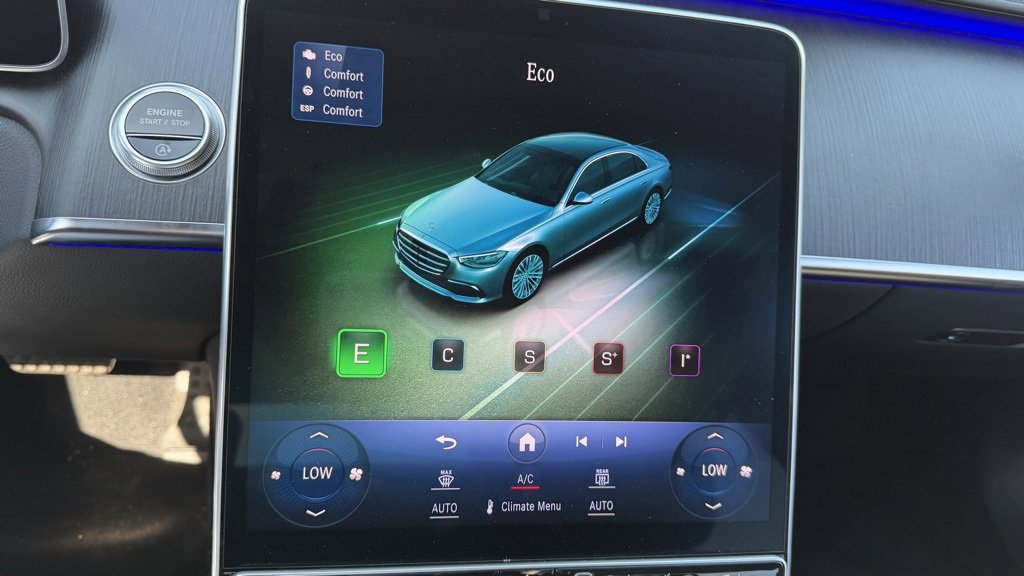 Used 2022 Mercedes-Benz S 580 4MATIC Sedan w/ AMG Line Package image 14