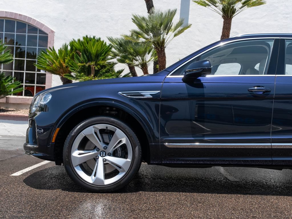 Used 2024 Bentley Bentayga AWD/4WD image 27