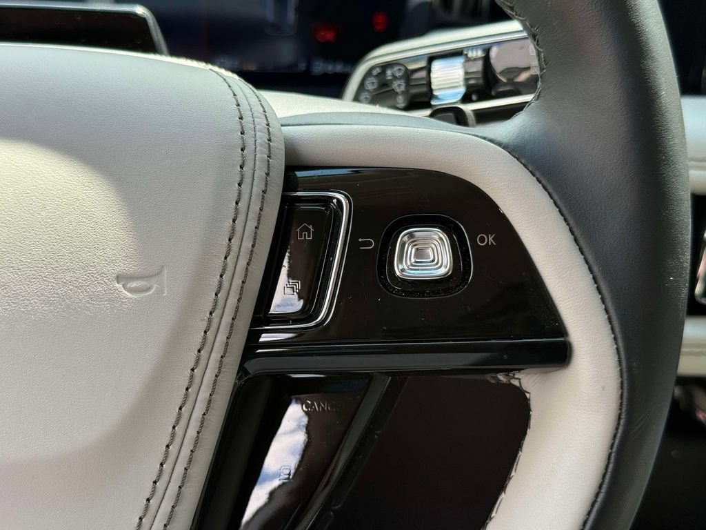 Used 2026 Lincoln Aviator AWD image 32