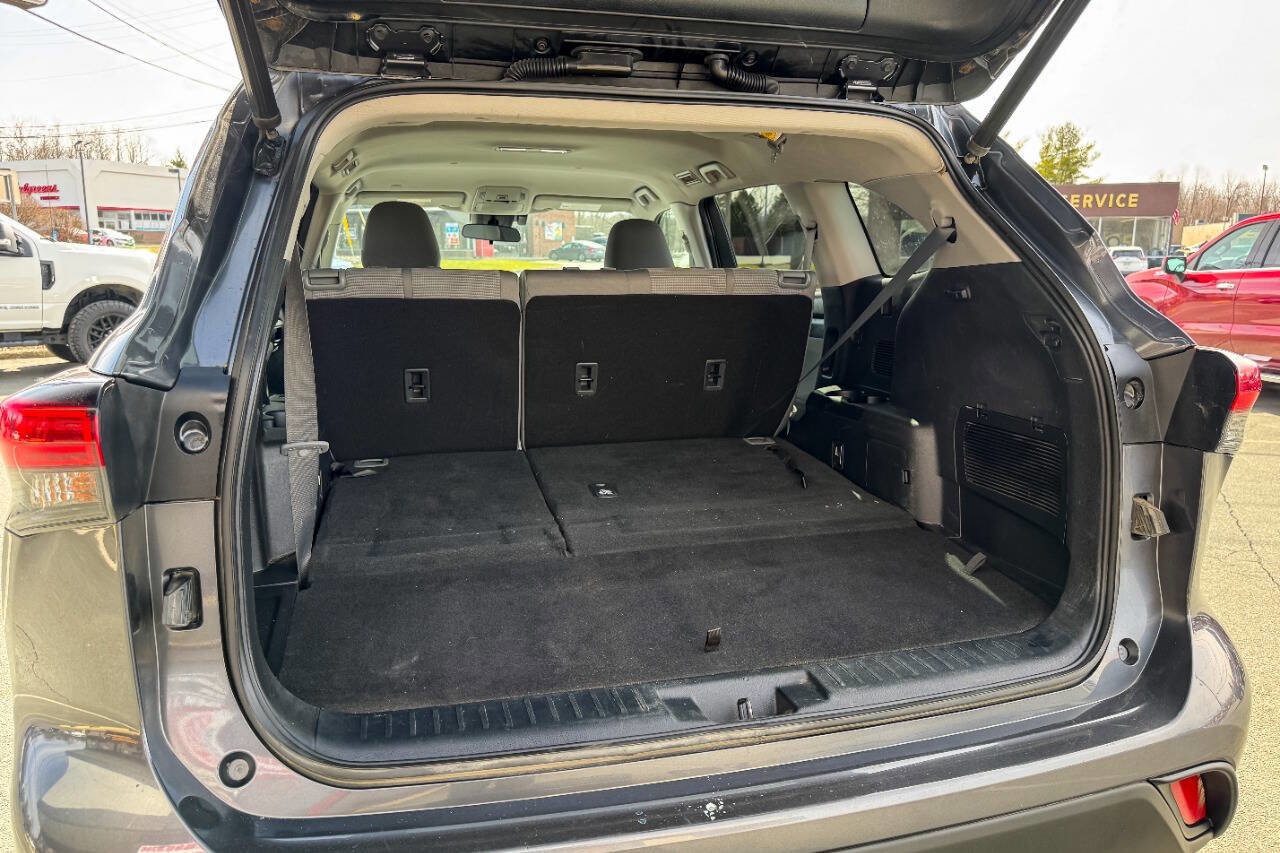 Used 2020 Toyota Highlander LE image 18