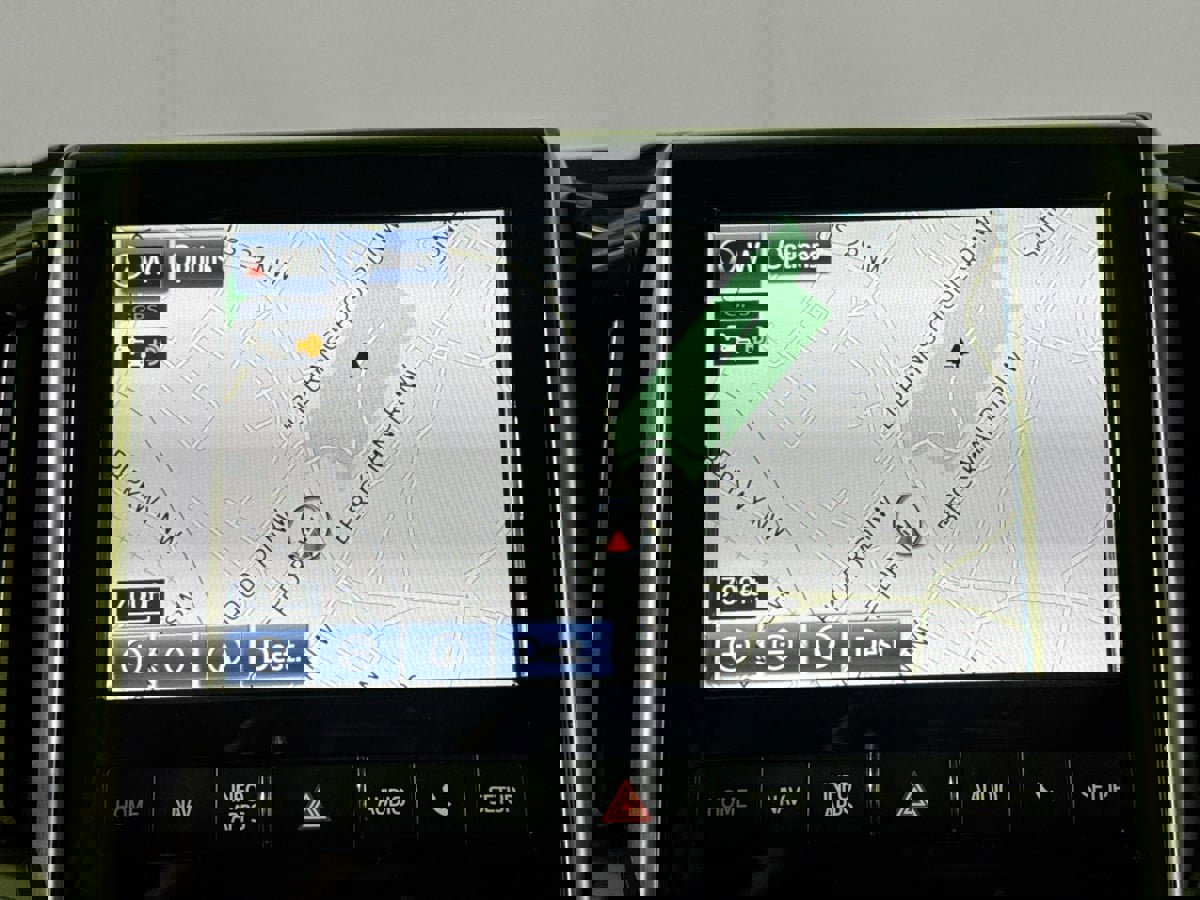 Used 2017 Toyota Land Cruiser image 14