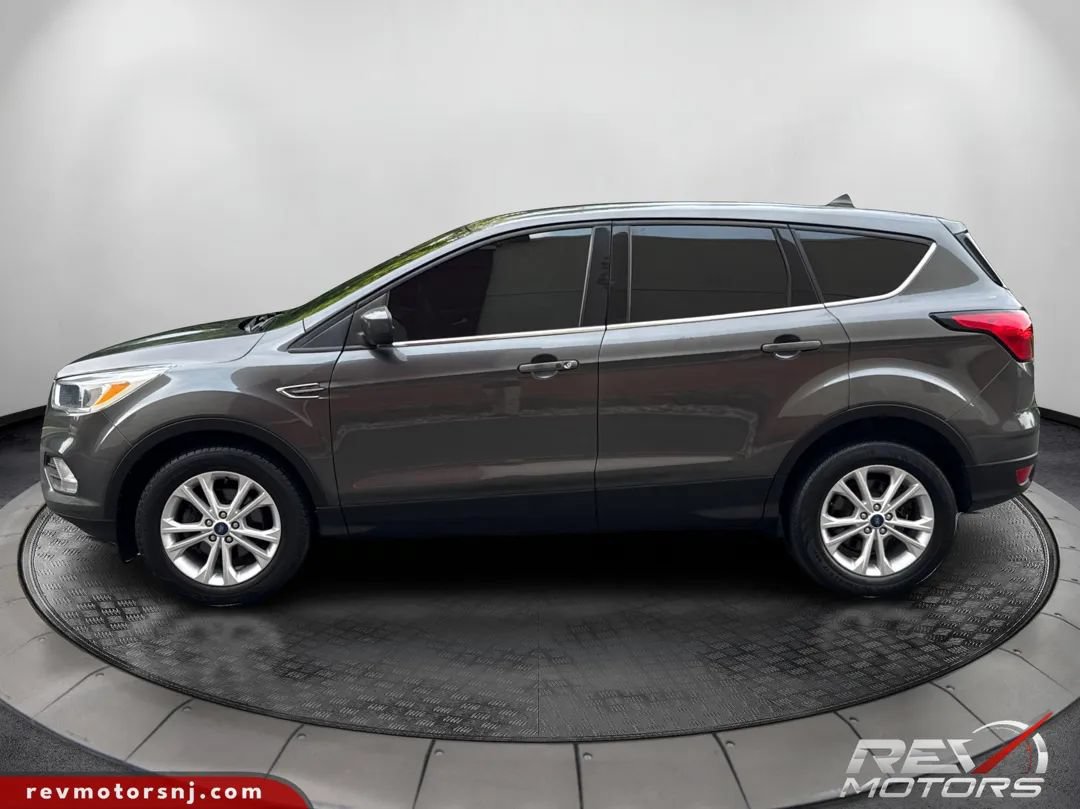 Used 2019 Ford Escape SE FWD image 2