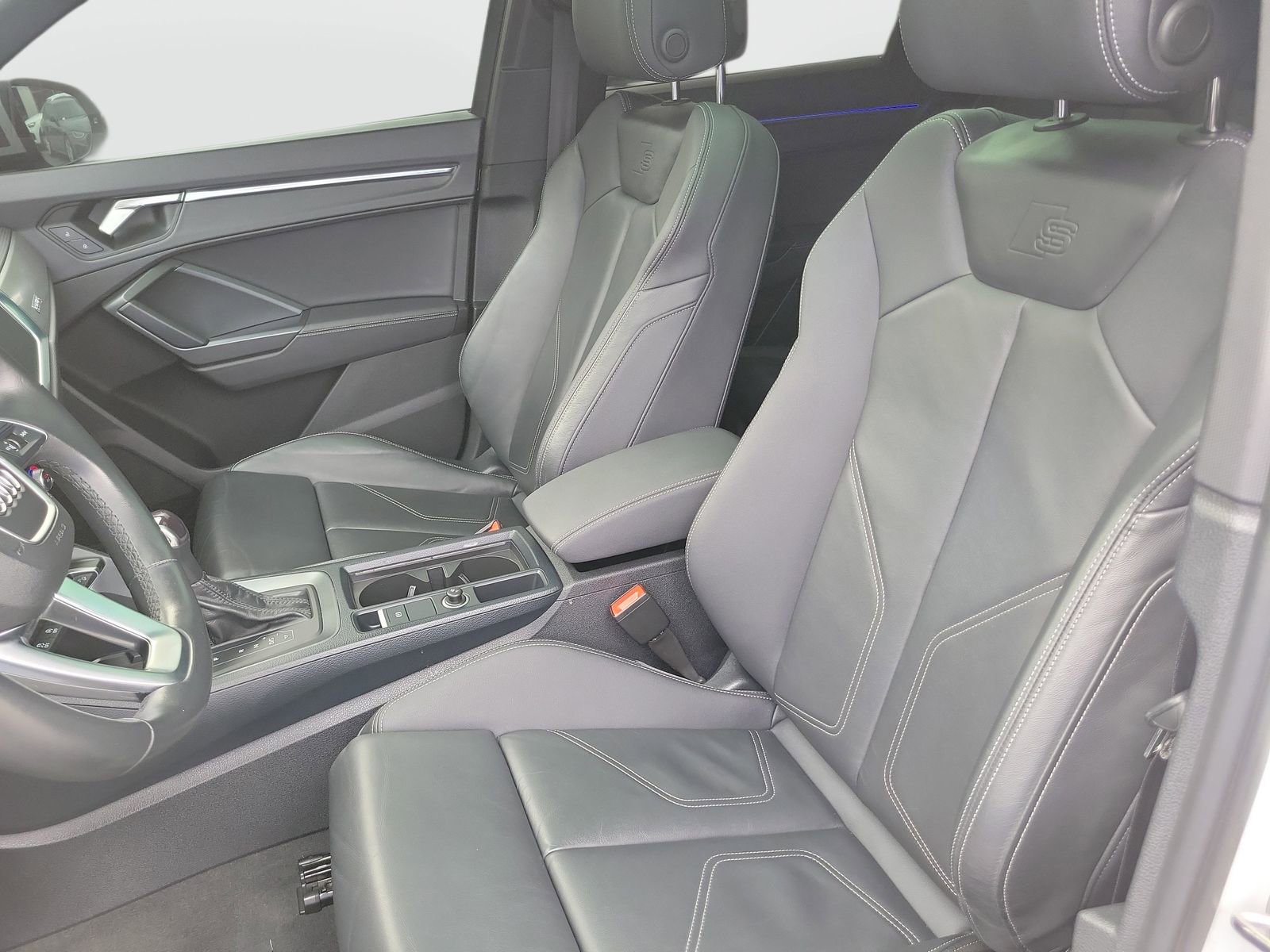 Used 2024 Audi Q3 2.0T Premium Plus image 32