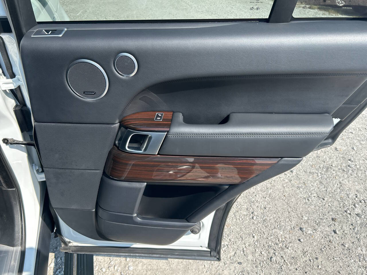 Used 2015 Land Rover Range Rover Supercharged image 18