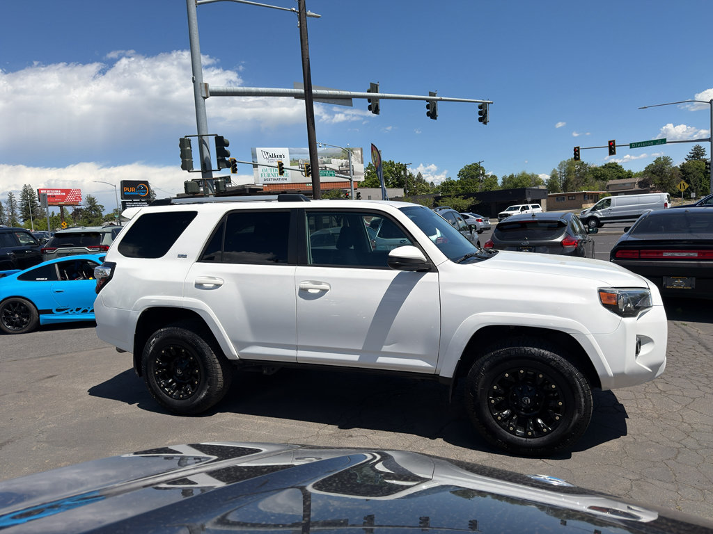 Used 2019 Toyota 4Runner SR5 AWD/4WD image 9