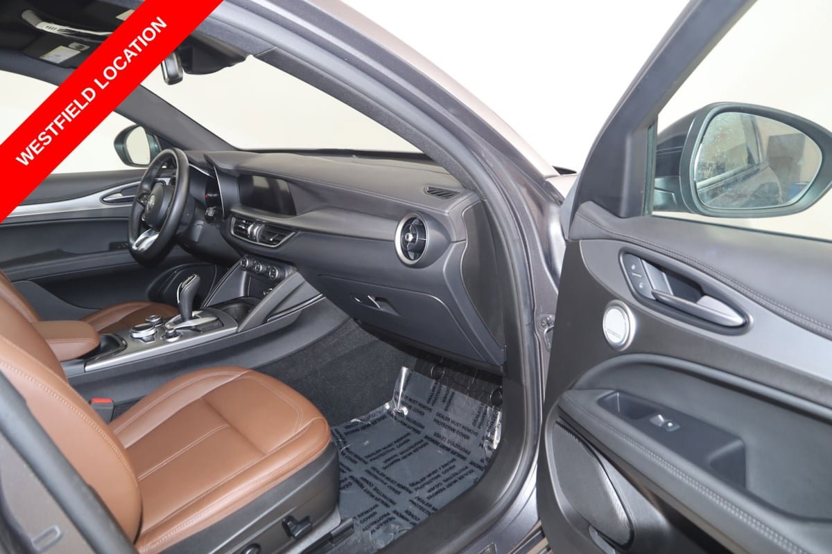 Used 2024 Alfa Romeo Stelvio Ti AWD/4WD image 43