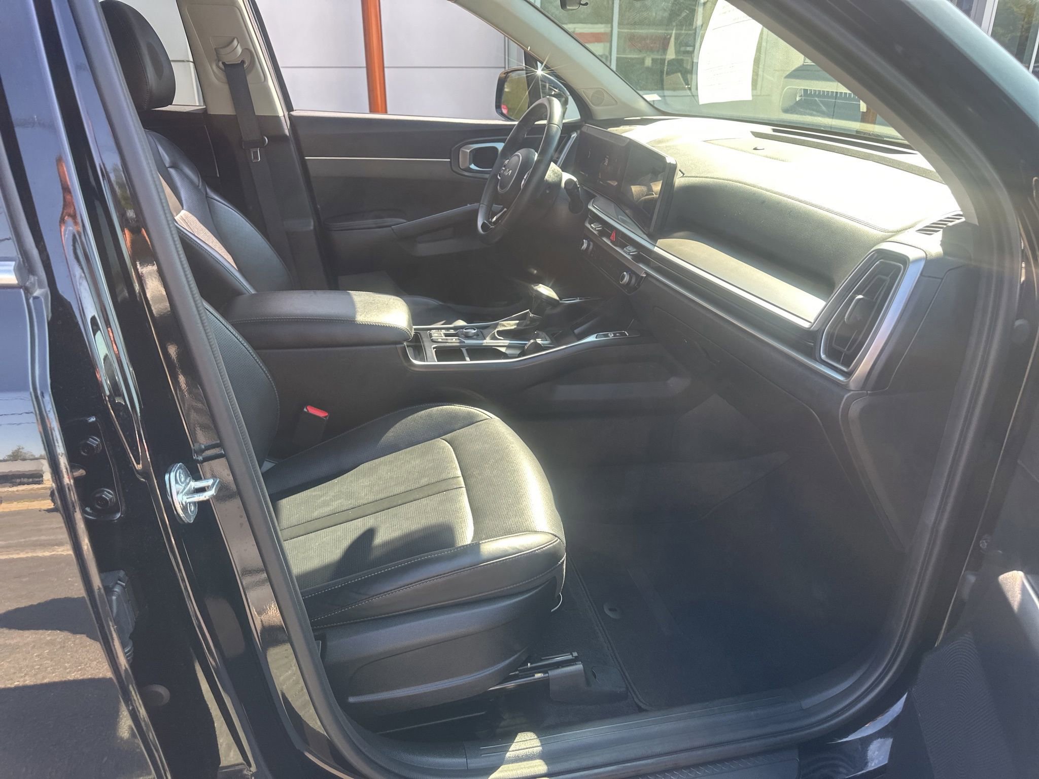 Used 2024 Kia Sorento S image 11