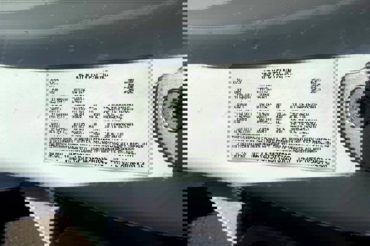 Used 2023 Tesla Model 3 Standard Range RWD image 6