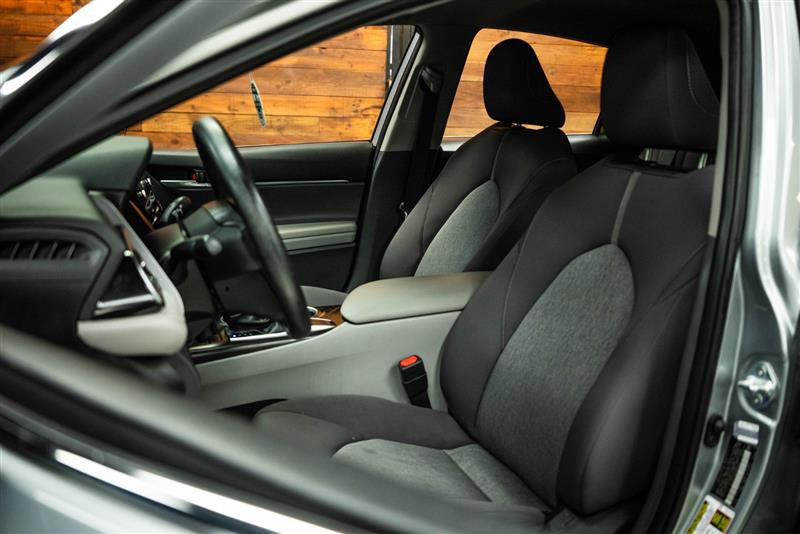 Used 2024 Toyota Camry LE image 9