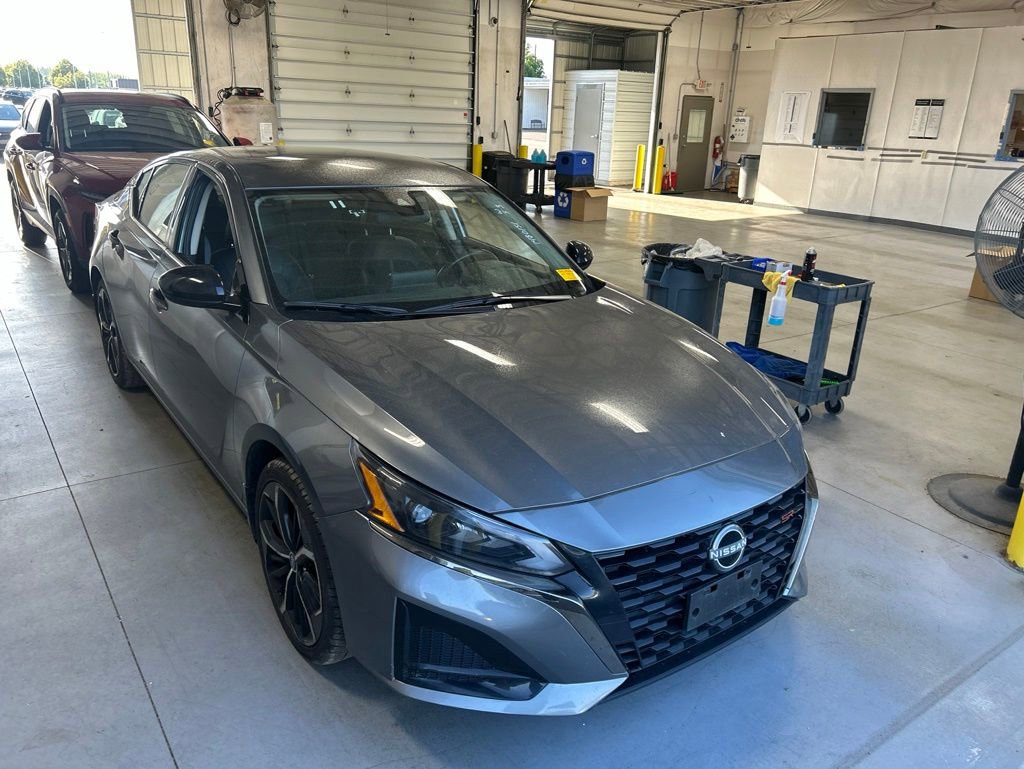 Used 2025 Nissan Altima 2.5 SR FWD image 7