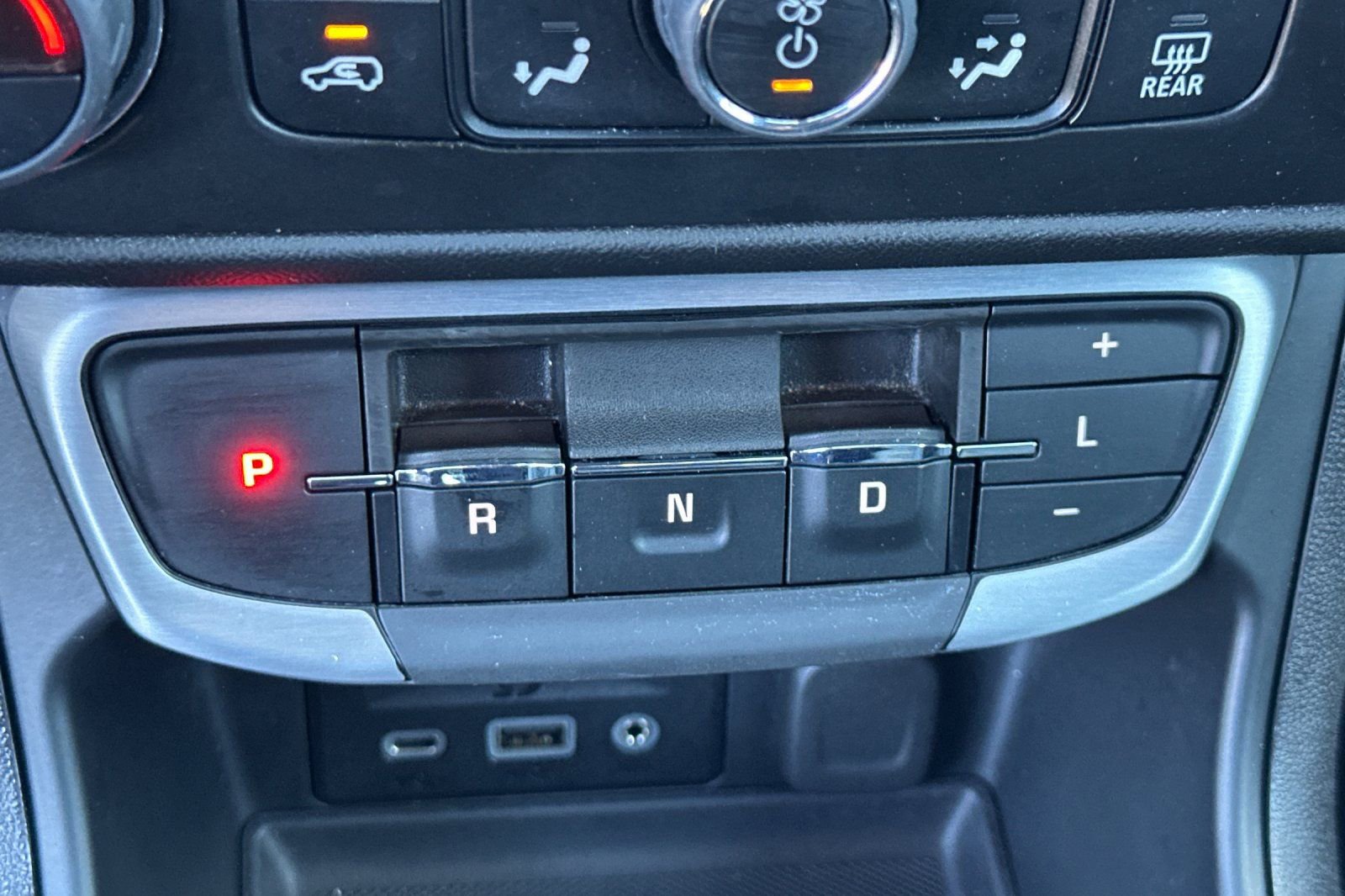 Used 2024 GMC Terrain SLT image 22