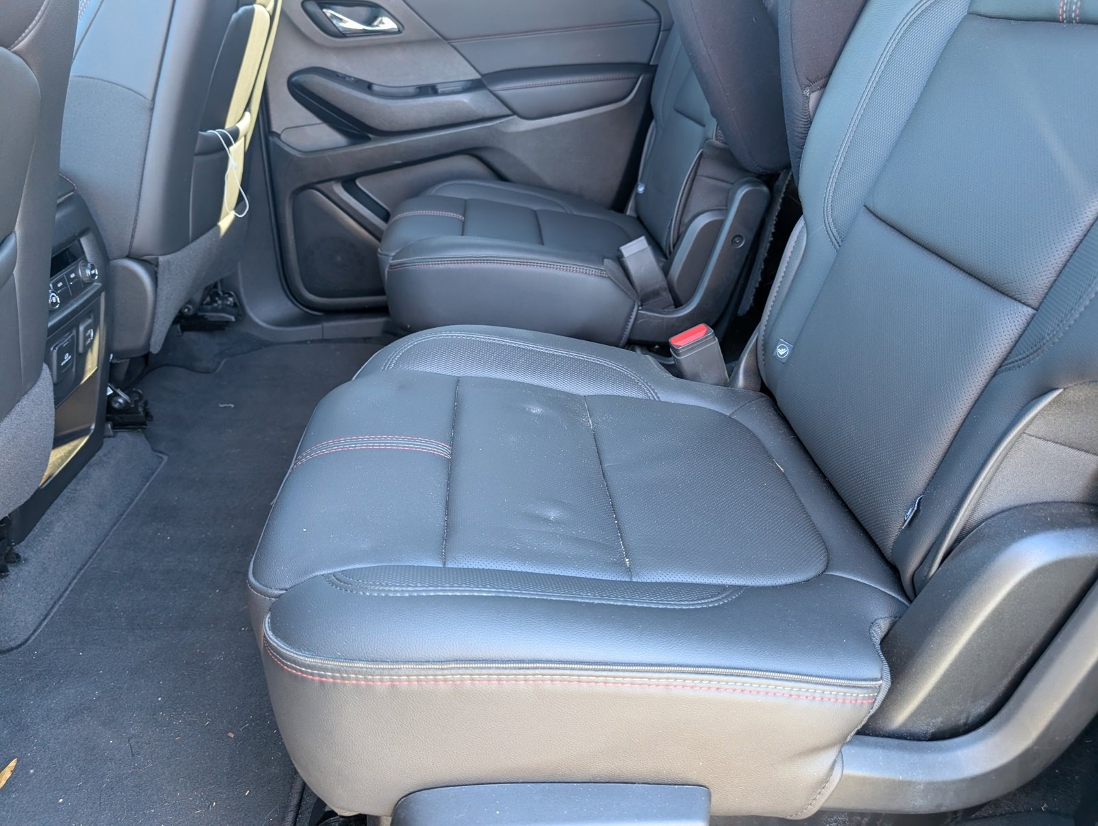 Used 2023 Chevrolet Traverse RS image 9