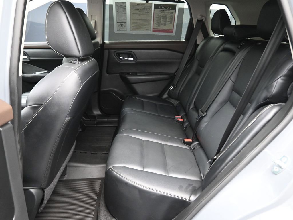 Used 2023 Nissan Rogue SL w/ SL Premium Package image 11