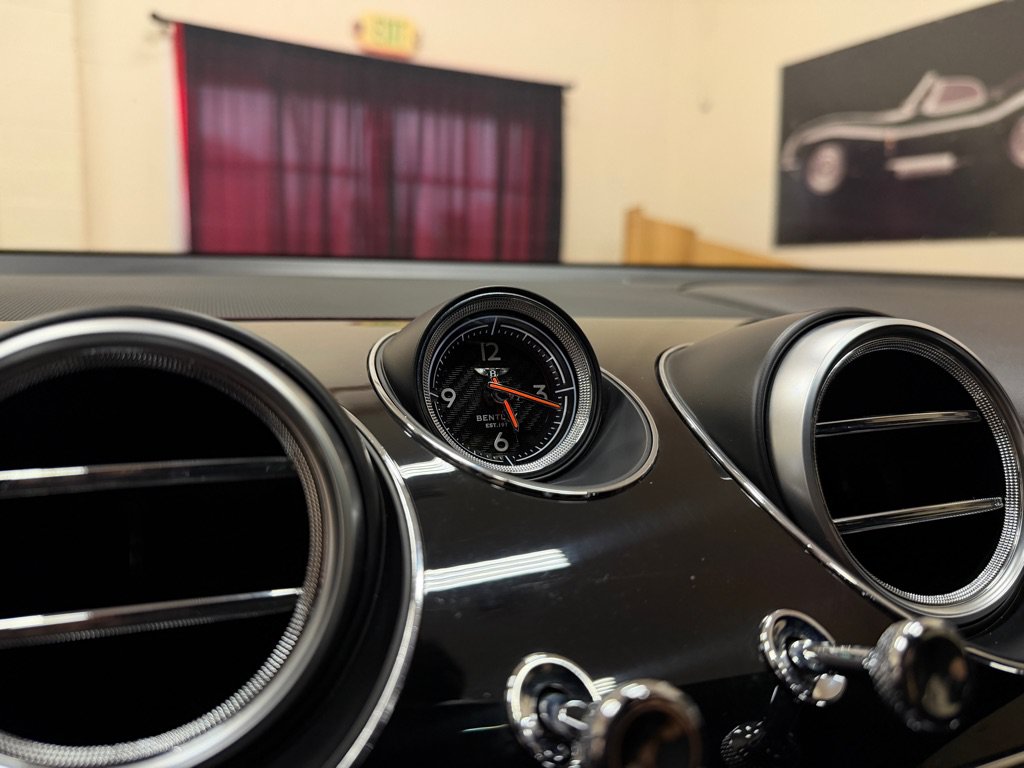 Used 2017 Bentley Bentayga AWD/4WD image 52