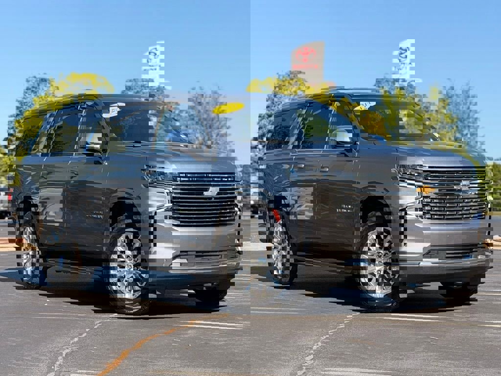 Used 2021 Chevrolet Suburban Premier w/ Premium Package image 2