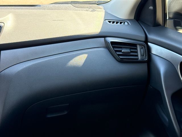 Used 2020 Nissan Rogue Sport S image 16