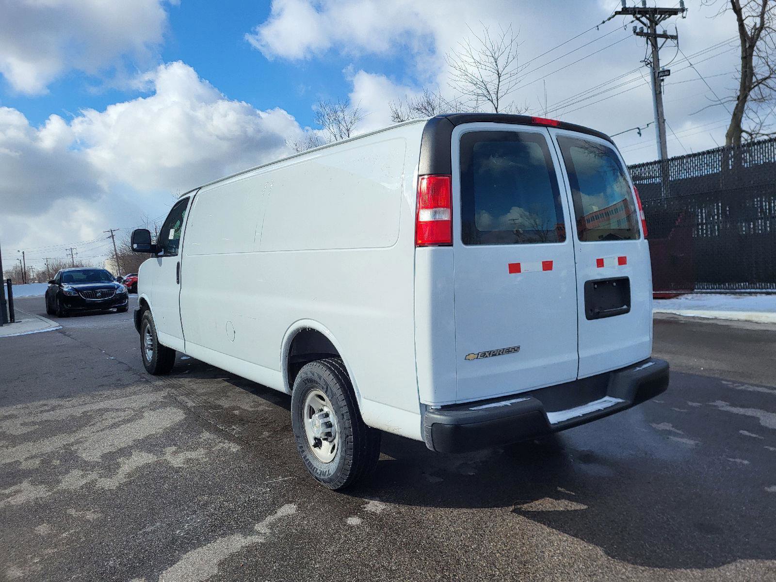 Used 2021 Chevrolet Express 2500 Extended image 5