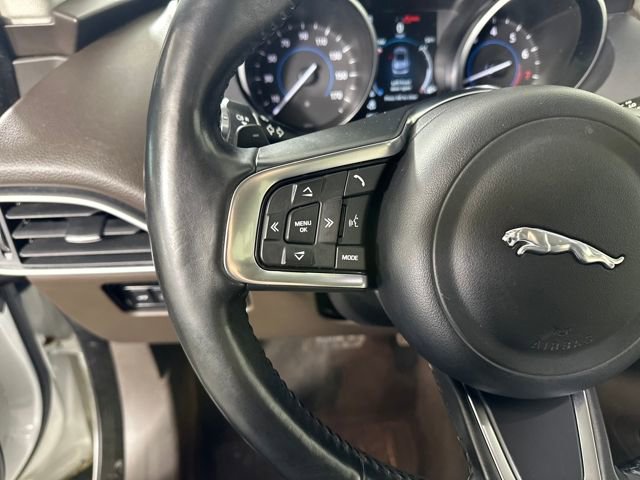 Used 2018 Jaguar F-PACE Prestige image 15