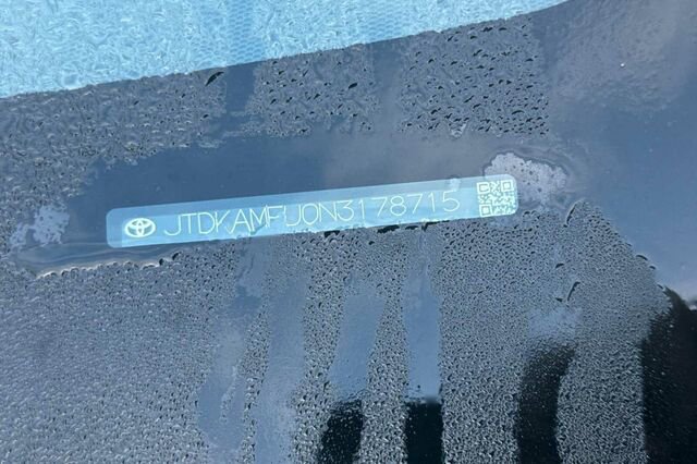 Used 2022 Toyota Prius LE image 3