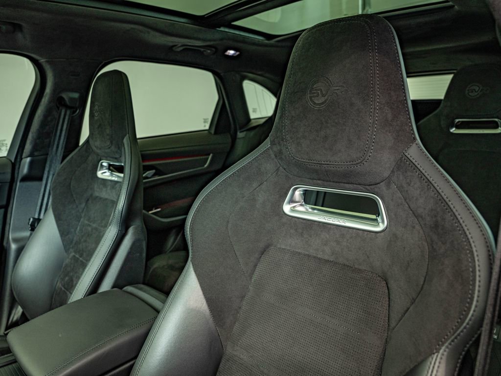 Used 2022 Jaguar F-PACE SVR image 32