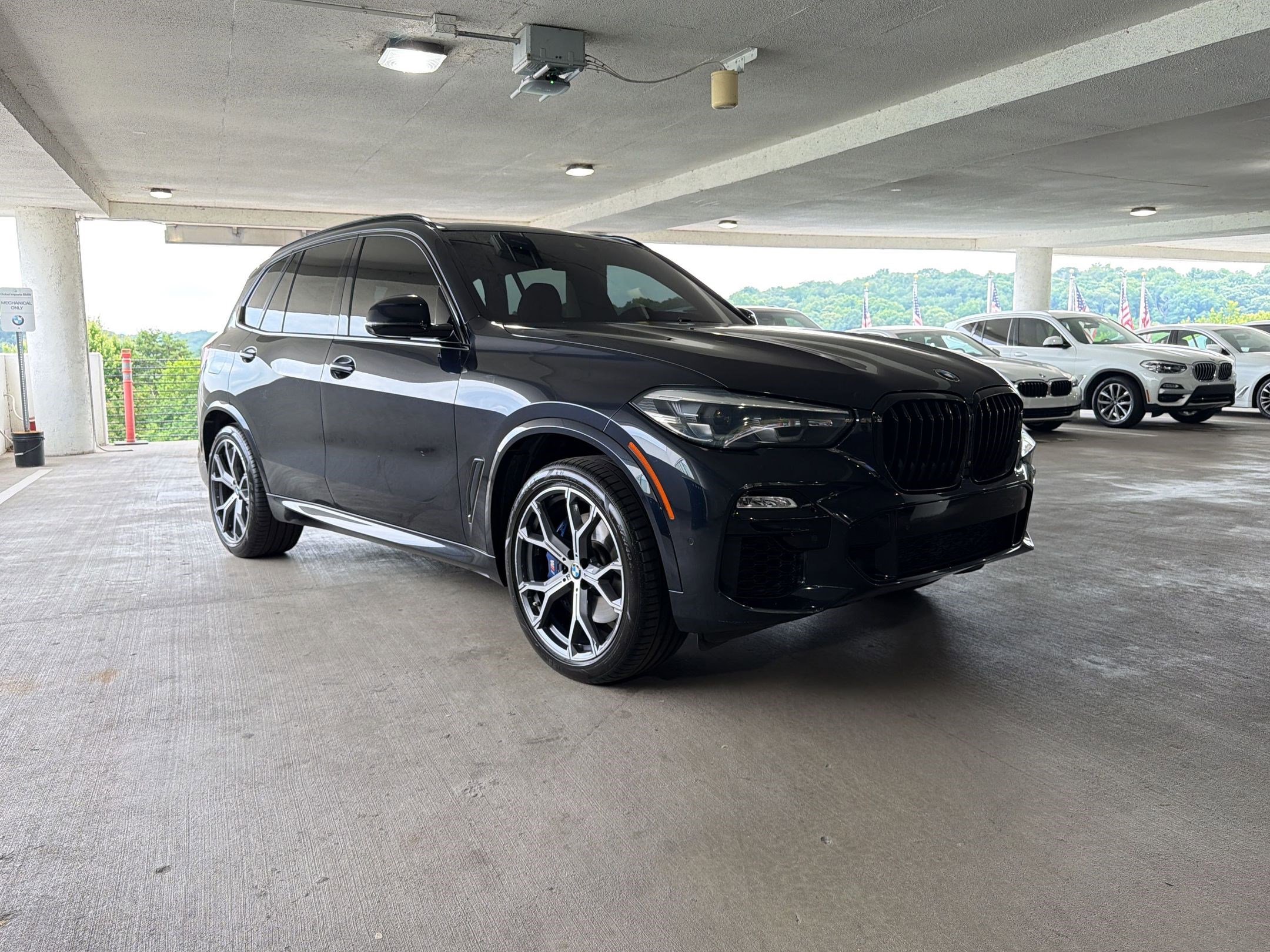 Used 2021 BMW X5 xDrive40i w/ M Sport Package AWD/4WD image 6