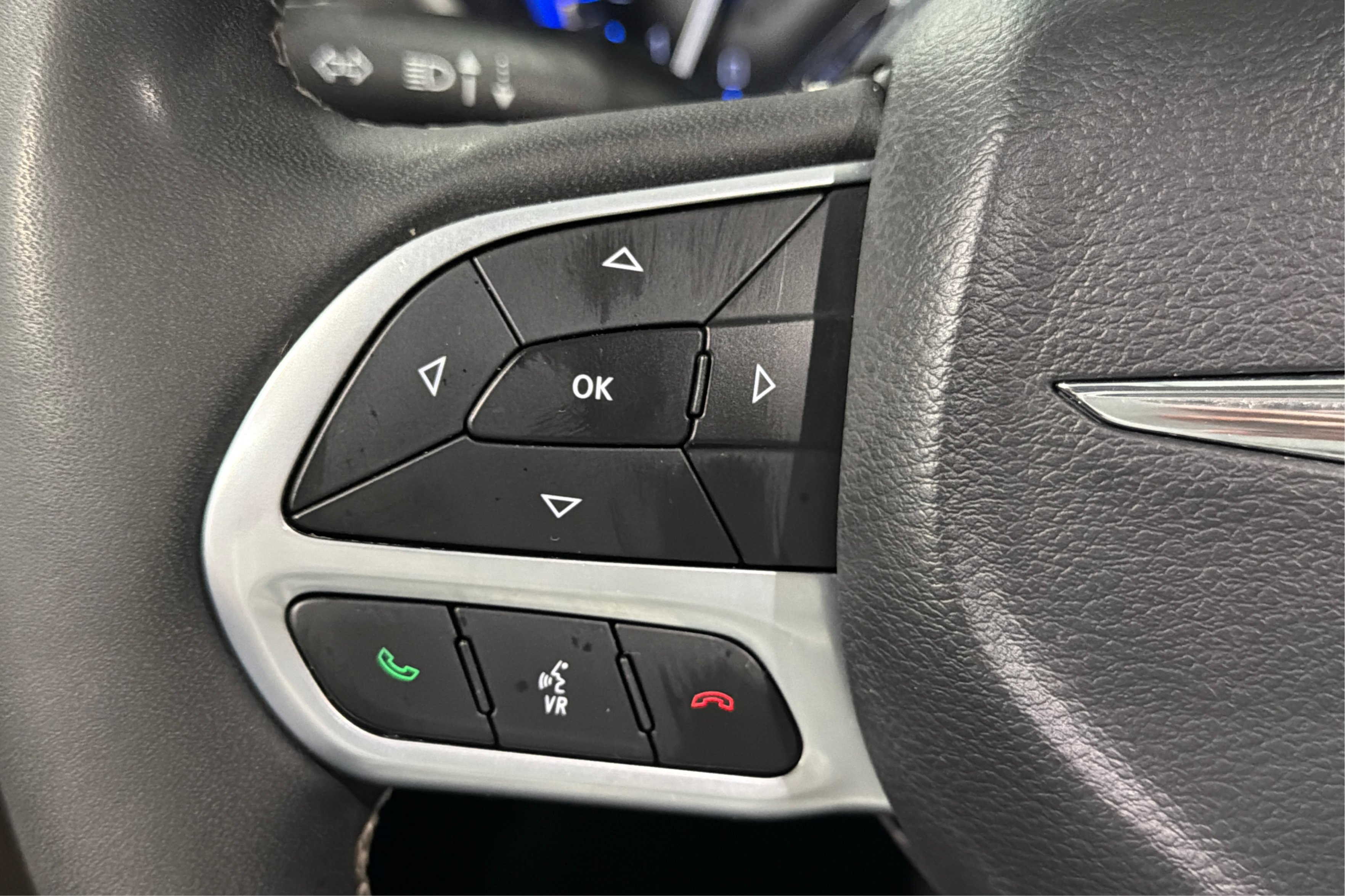 Used 2023 Chrysler Pacifica Touring-L FWD image 24