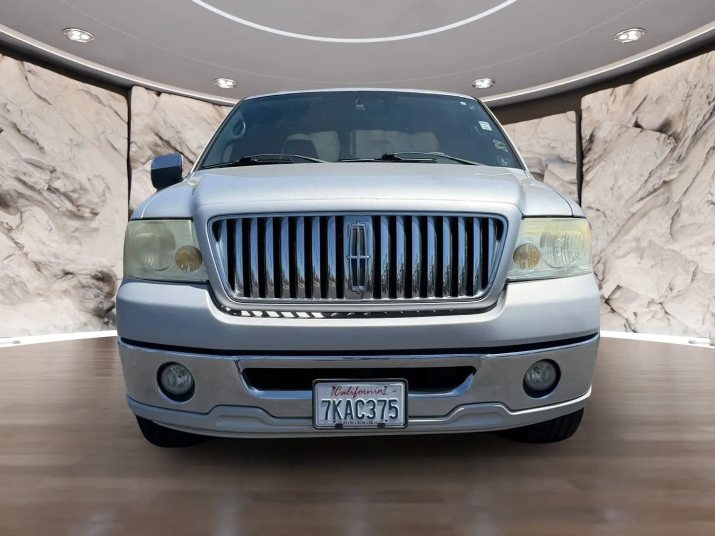 Used 2006 Lincoln Mark LT 2WD image 2