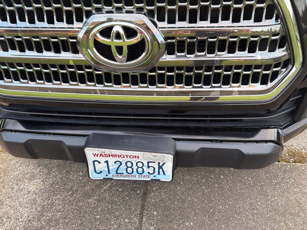 Used 2017 Toyota Tacoma TRD Off-Road w/ Premium & Technology Package AWD/4WD image 5