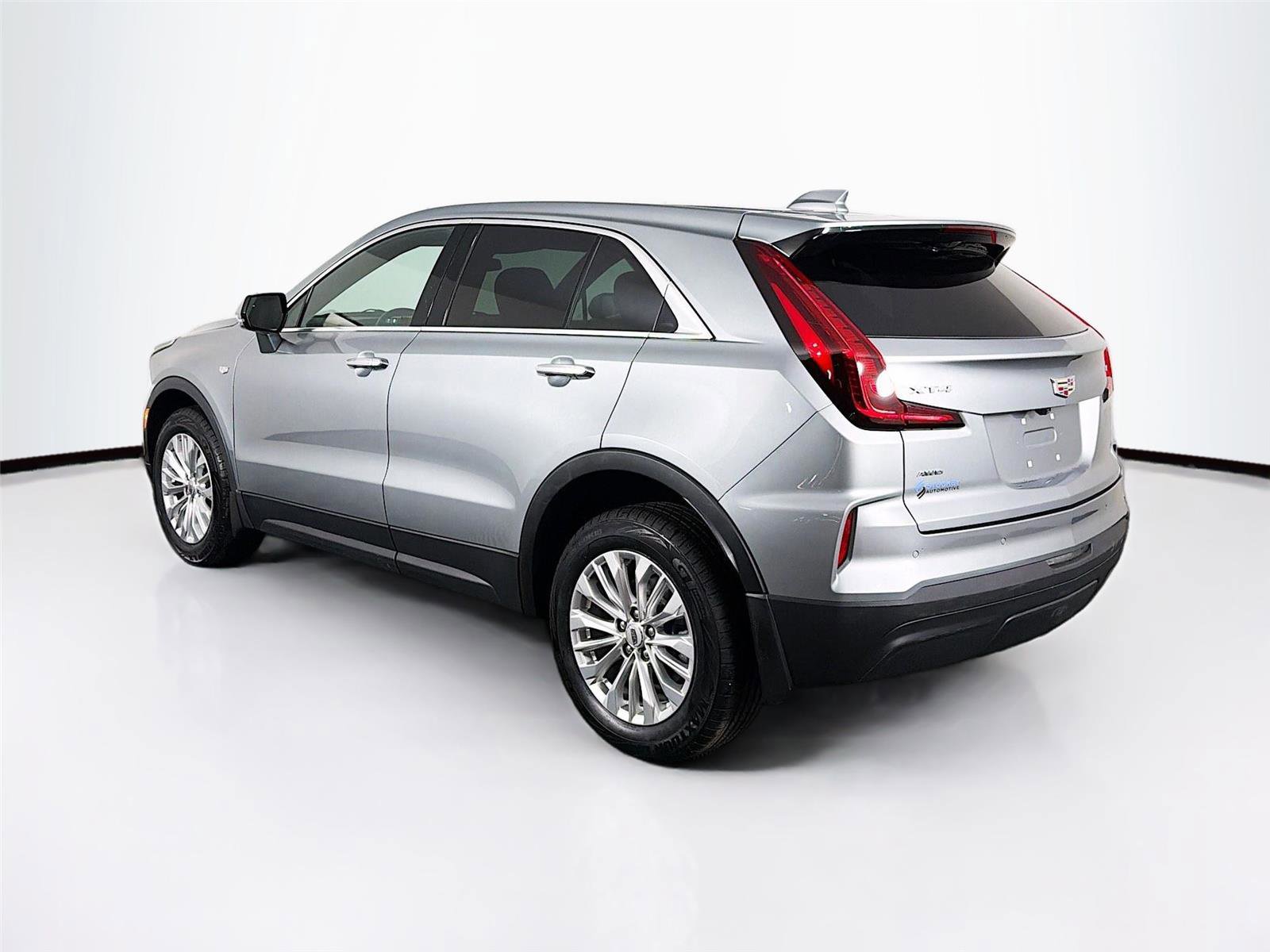 Used 2024 Cadillac XT4 Luxury w/ Cold Weather Package image 5
