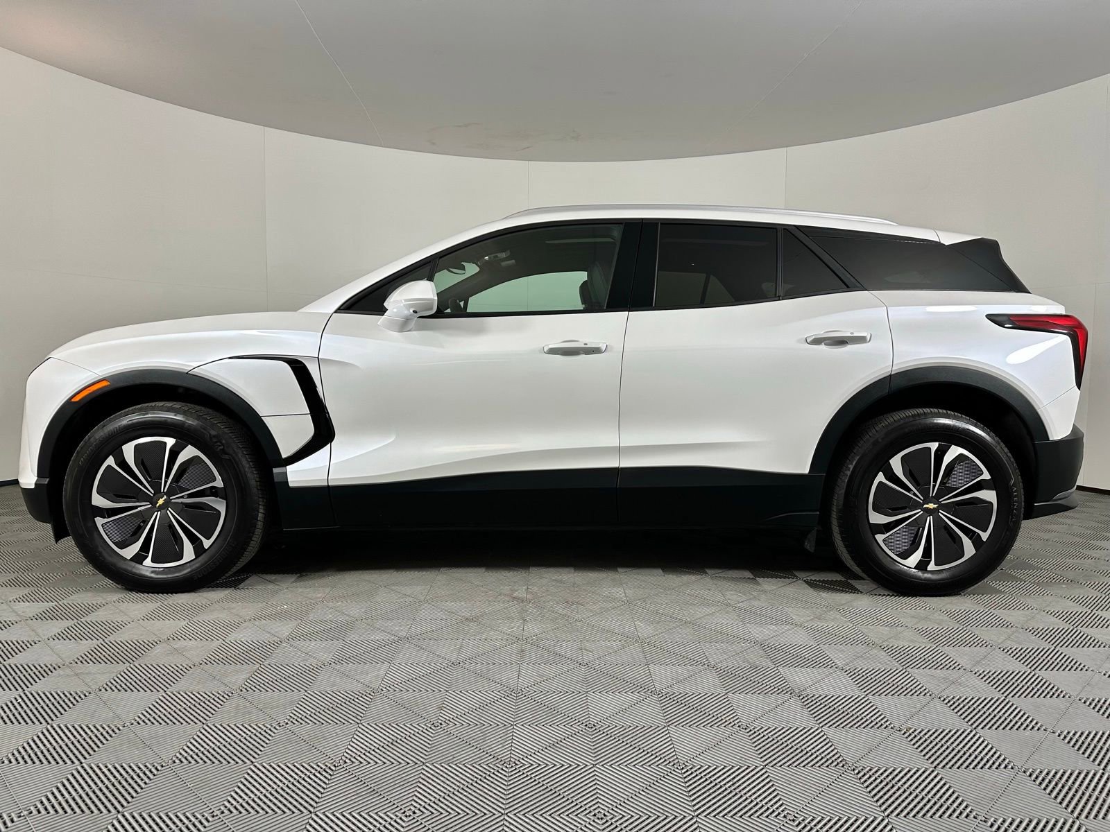 Used 2024 Chevrolet Blazer EV LT image 16