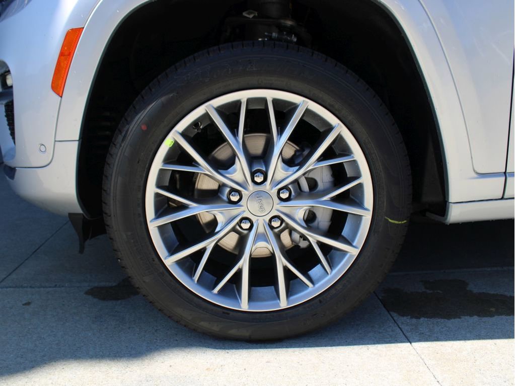 New 2025 Jeep Grand Cherokee Summit image 37