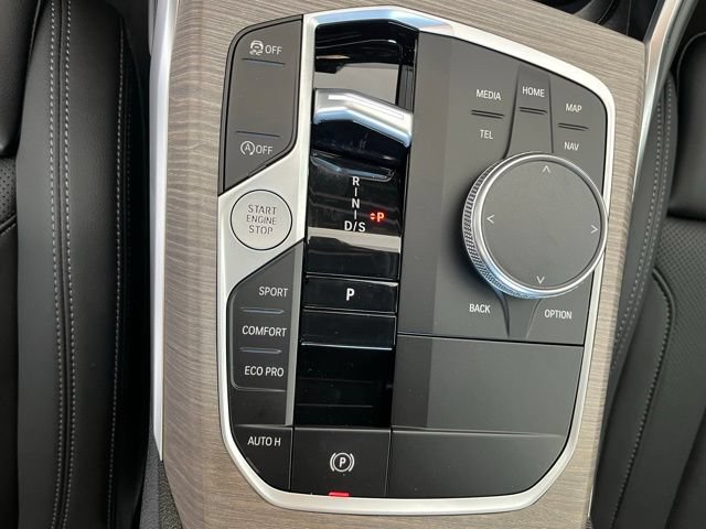 New 2026 BMW 330i xDrive Sedan w/ Premium Package AWD/4WD image 18