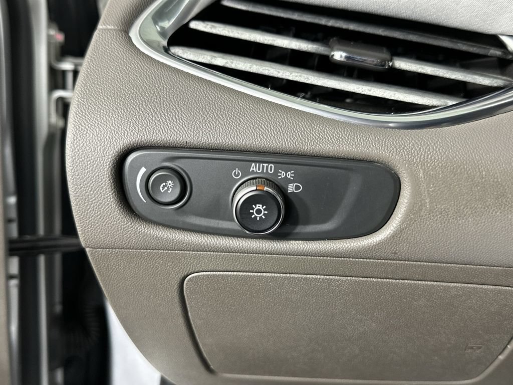 Used 2018 Chevrolet Malibu LT FWD image 20