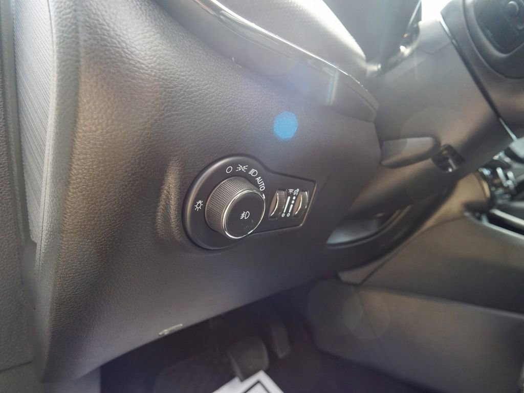 Used 2023 Jeep Compass Altitude w/ Sun and Sound Group AWD/4WD image 19