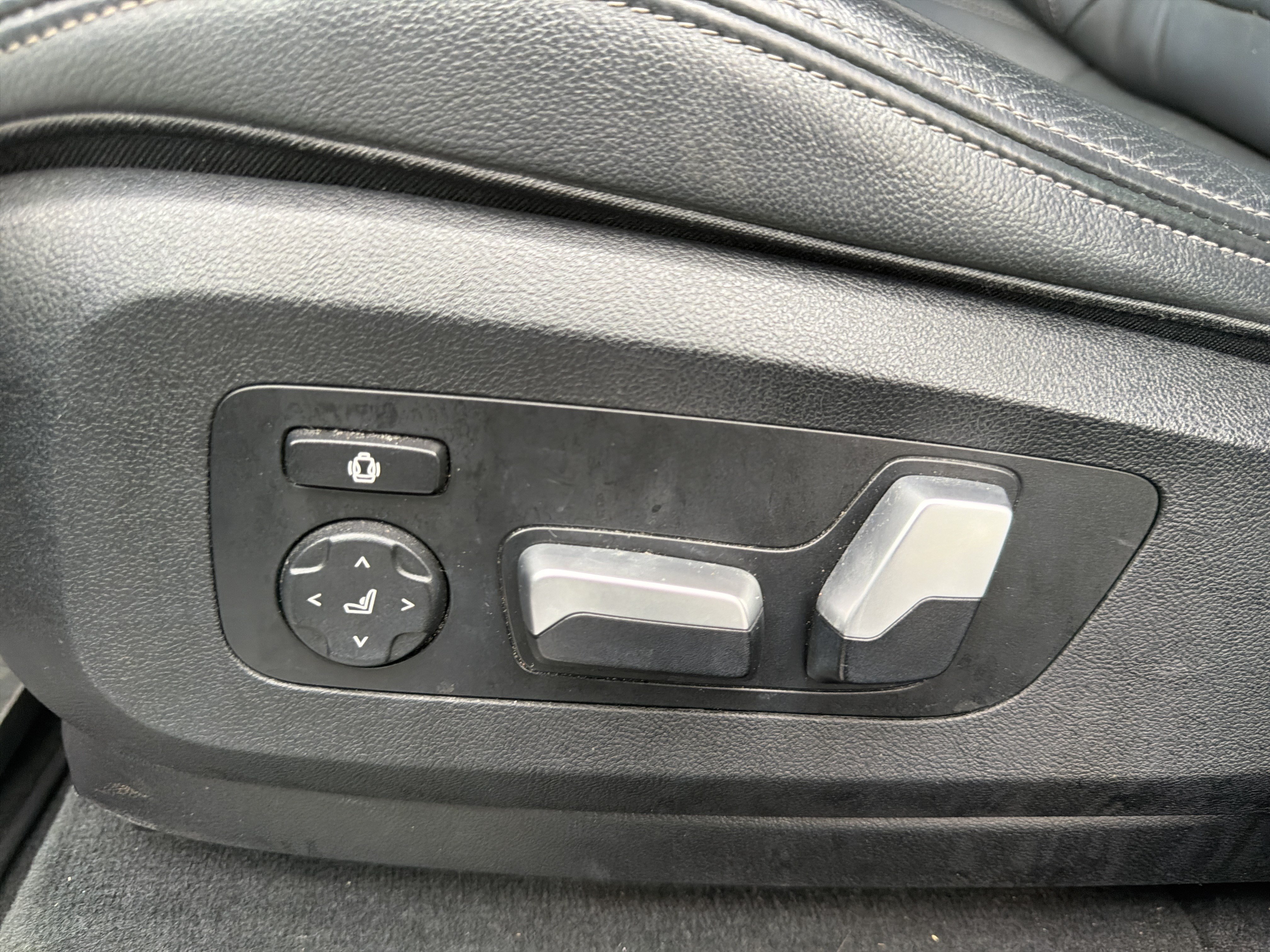 Used 2021 BMW X5 sDrive40i w/ Premium Package RWD image 17