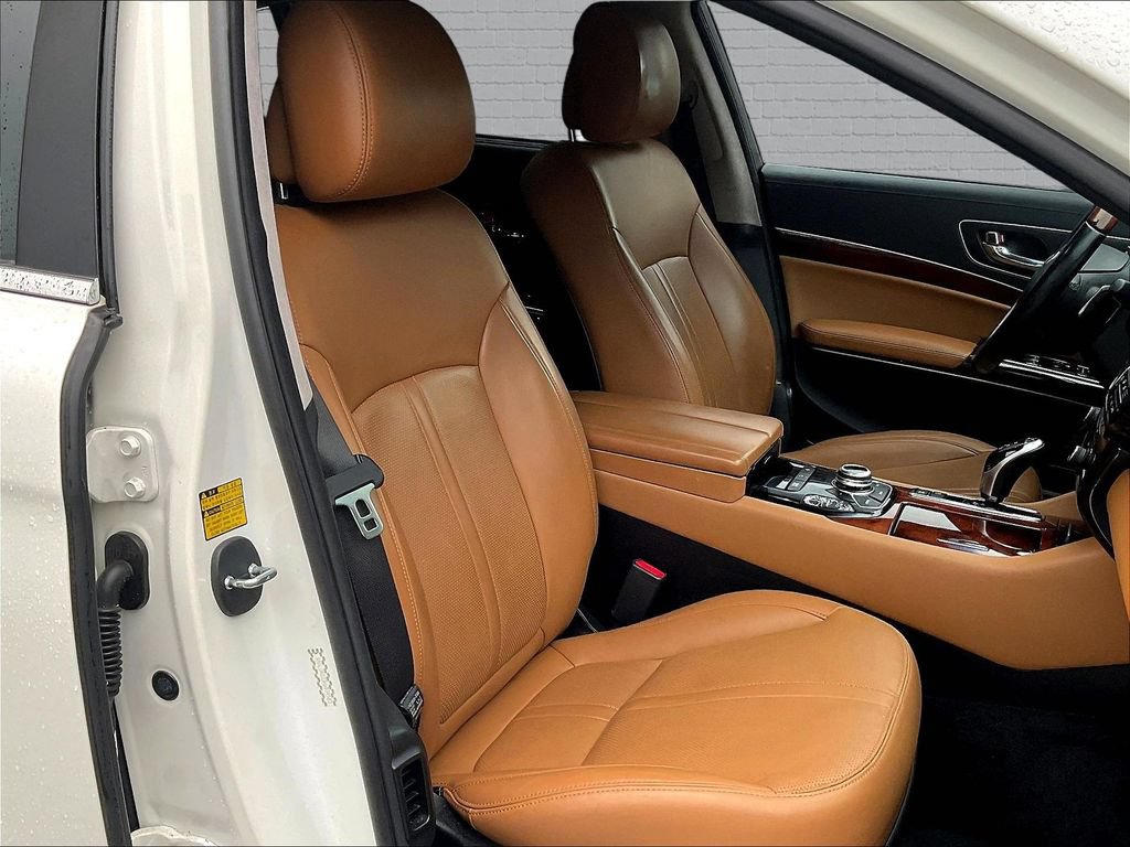 Used 2017 Kia K900 Luxury w/ VIP Package RWD image 25