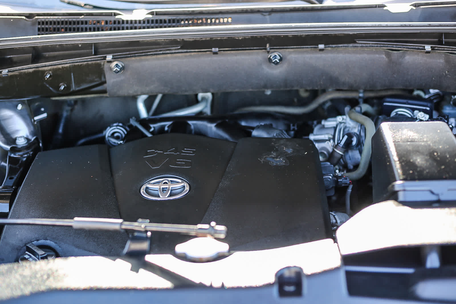 Used 2018 Toyota Highlander SE w/ Carpet Mat Package (TMS) FWD image 26
