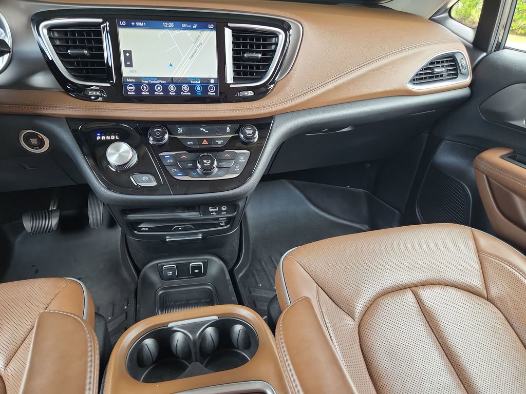 Used 2019 Chrysler Pacifica Limited FWD image 17