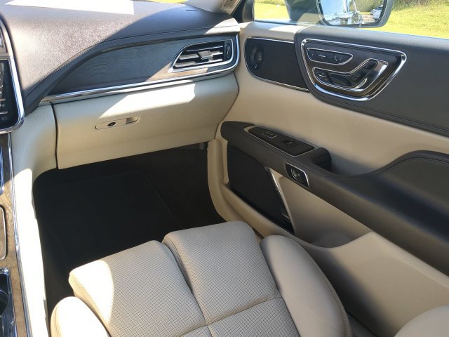 Used 2019 Lincoln Continental Reserve AWD/4WD image 16