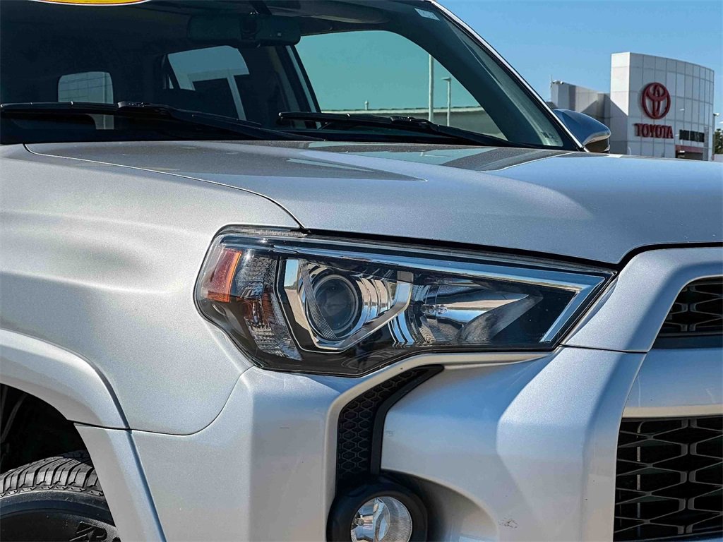 Used 2018 Toyota 4Runner SR5 Premium image 10