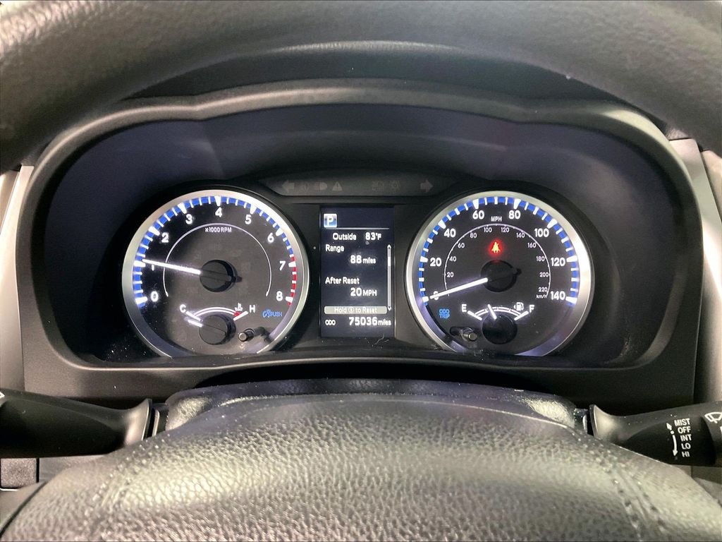 Used 2019 Toyota Highlander LE AWD/4WD image 25