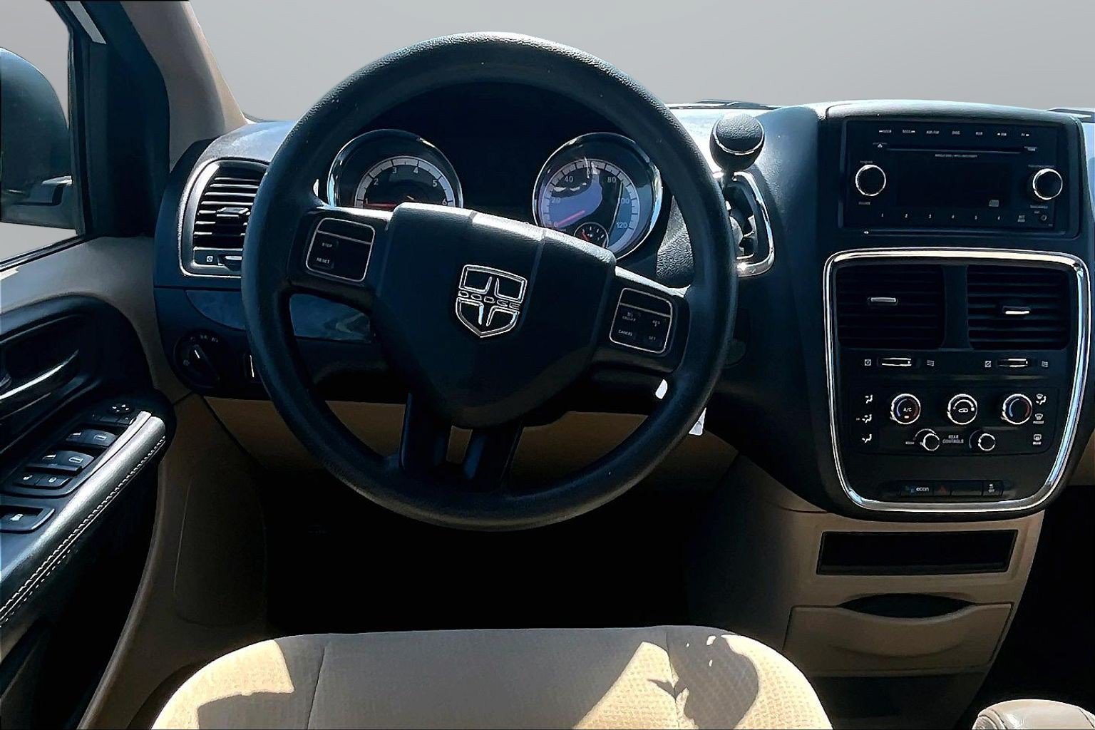 Used 2014 Dodge Grand Caravan SE w/ Quick Order Package 29E SE FWD image 5