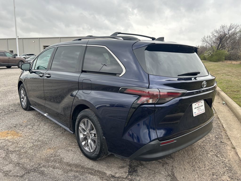 Used 2024 Toyota Sienna XLE w/ XLE Plus Package image 8