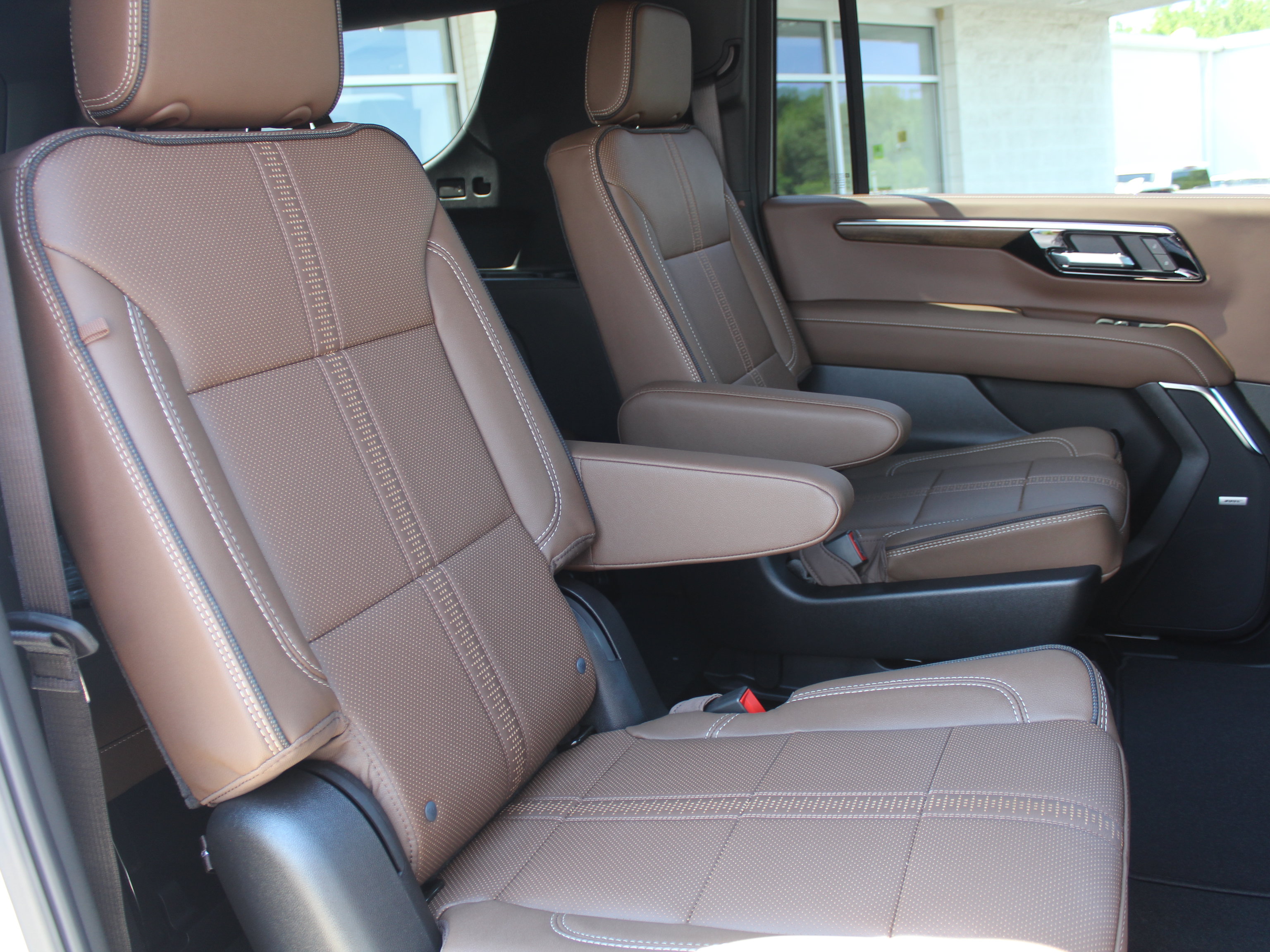 New 2026 Chevrolet Suburban High Country w/ LPO, Illumination Package AWD/4WD image 17