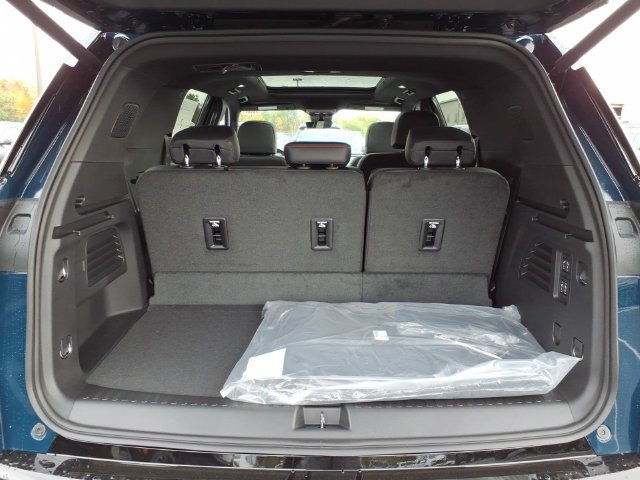 New 2027 Chevrolet Traverse RS w/ LPO, Floor Liner Package AWD/4WD image 11