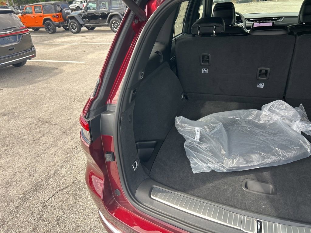 New 2025 Jeep Grand Cherokee Overland w/ Luxury Tech Group IV image 30